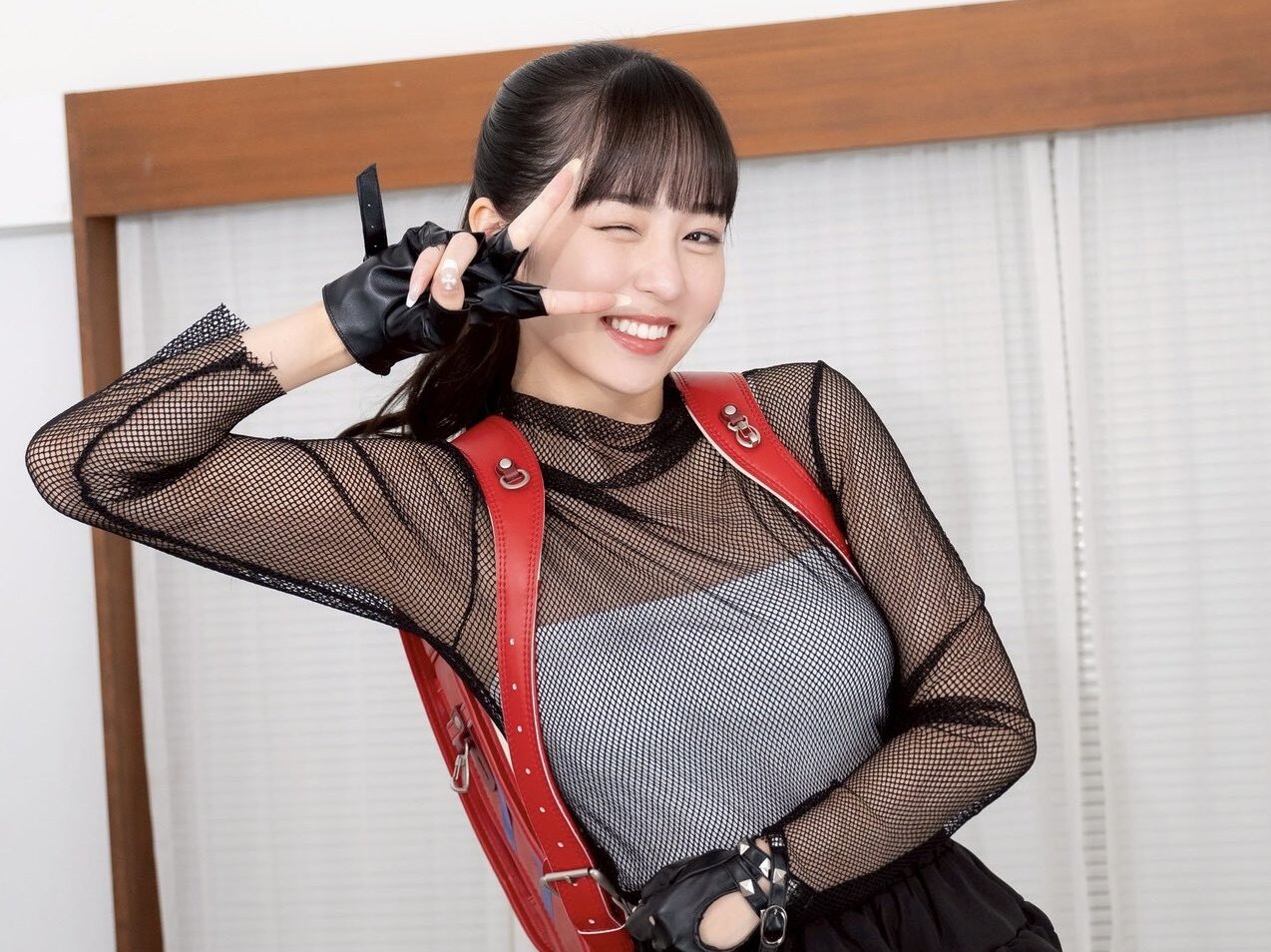 banner Ex-Idol Faz Estreia Inesperada no JAV